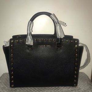 Michael Kors Selma Stud Large Top Zip blk Satchel